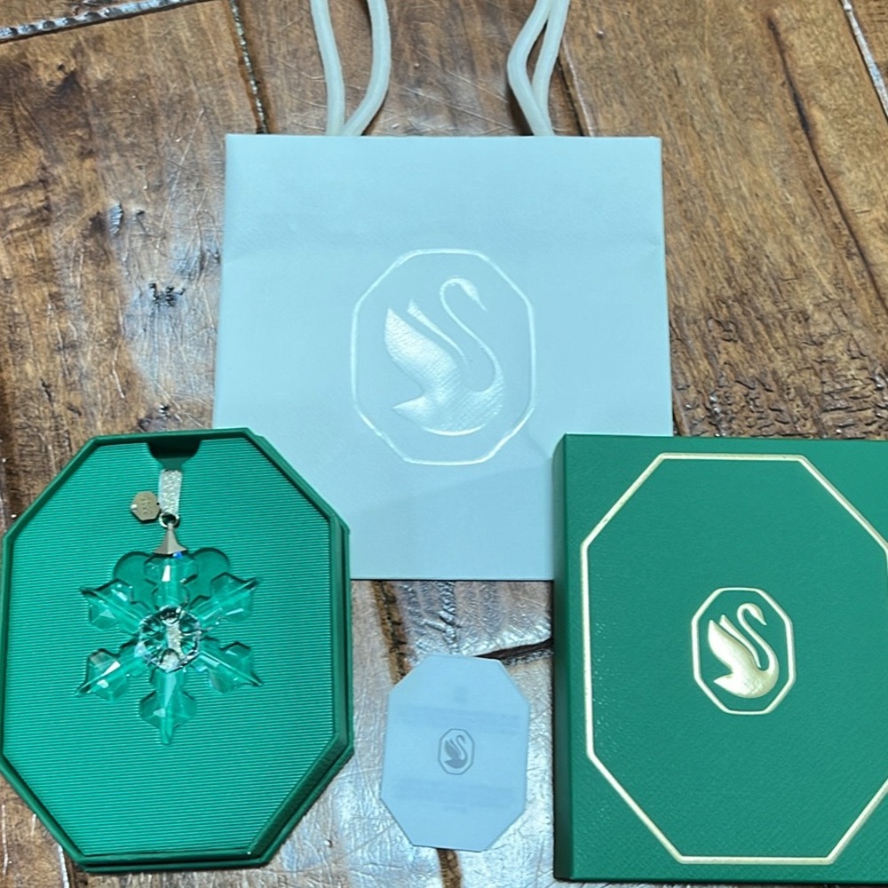 Swarovski 2022 Christmas ornament. - Picture 2 of 2